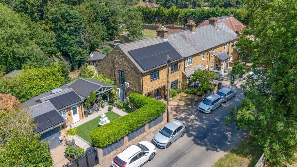 Property photo 1 of 32