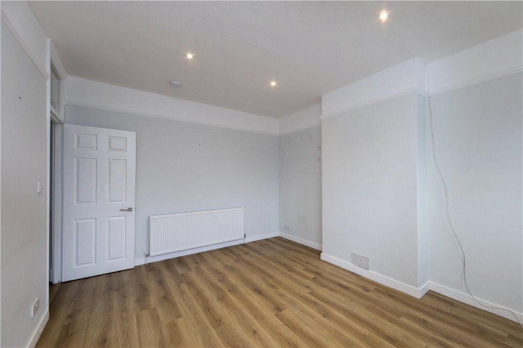 Property photo 2 of 9 Picture No. 12