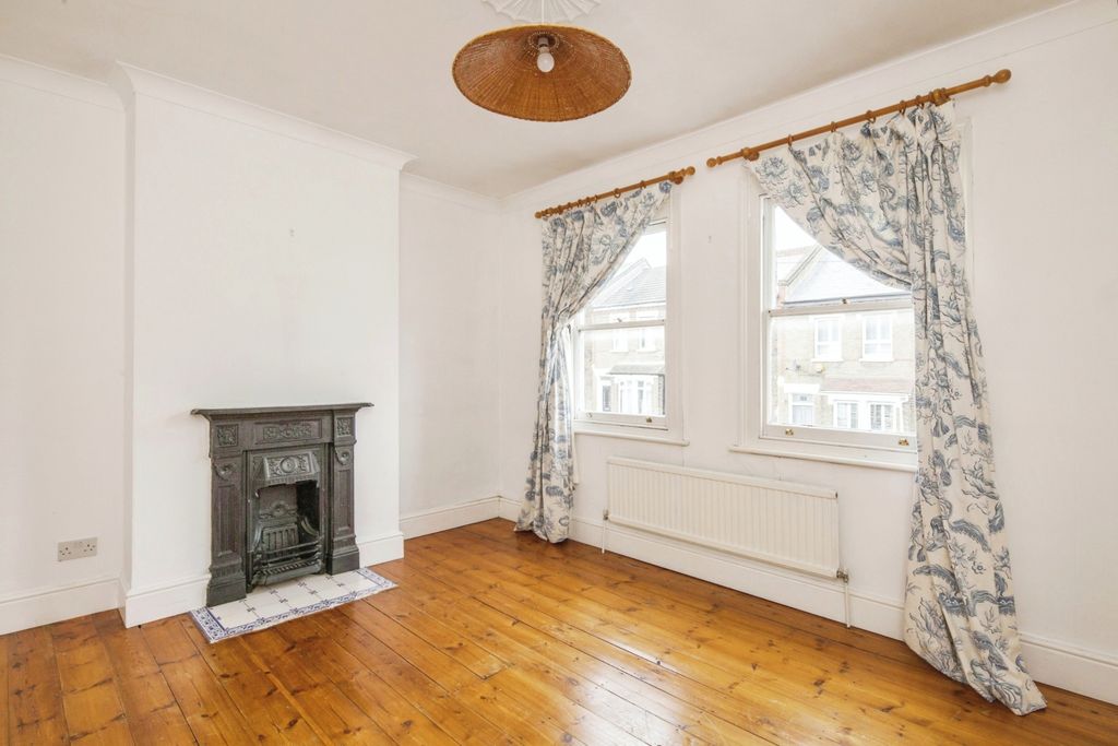 Property photo 3 of 20 Bedroom