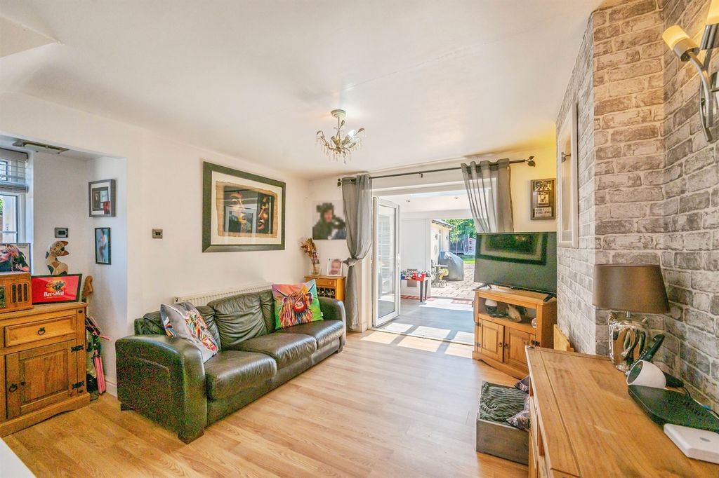 Property photo 2 of 17