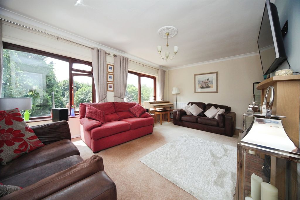 Property photo 2 of 17