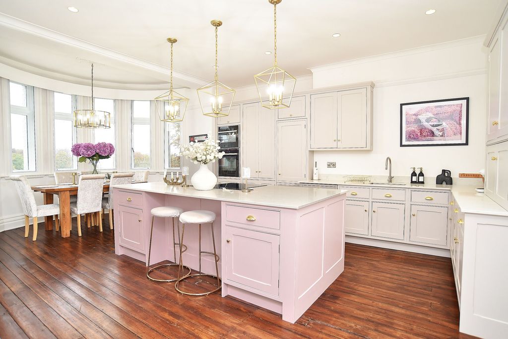 Property photo 2 of 26