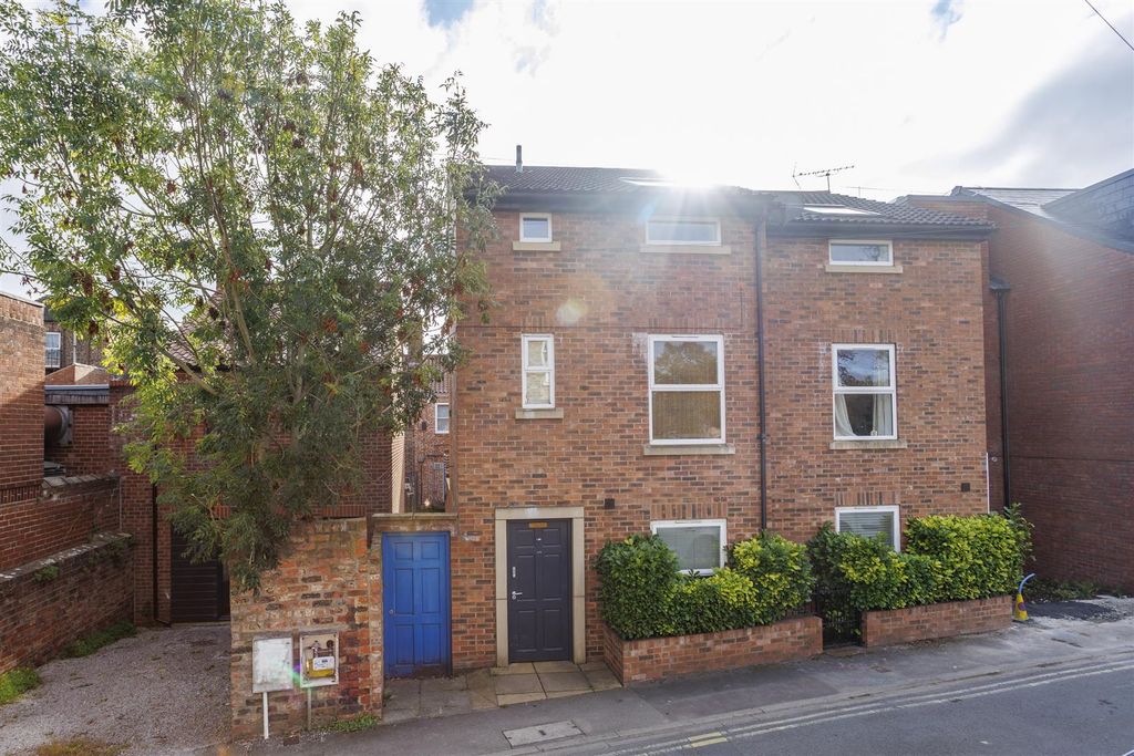 Property photo 1 of 17 5_Union_Court_11.Jpg