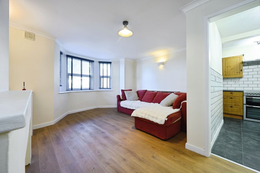 Property photo 3 of 20 Pbox-Img.Jpg
