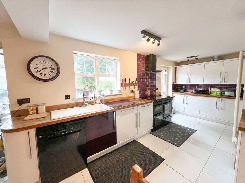 Property photo 2 of 17 Picture No. 20
