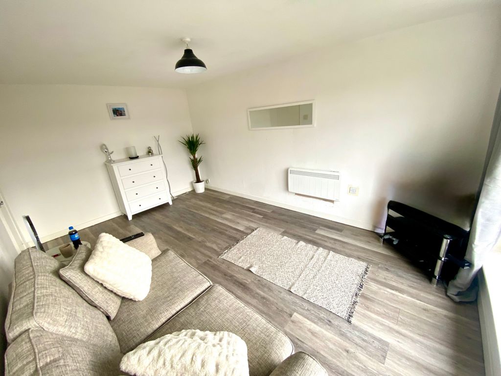 Property photo 2 of 10 Conifer Rise