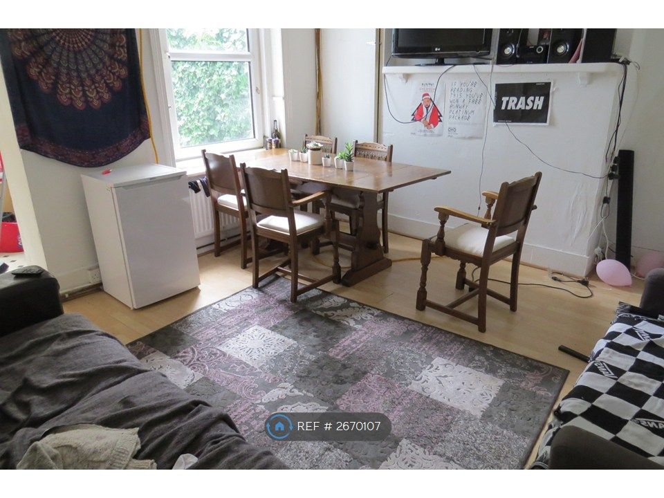 Property photo 2 of 13 Lounge