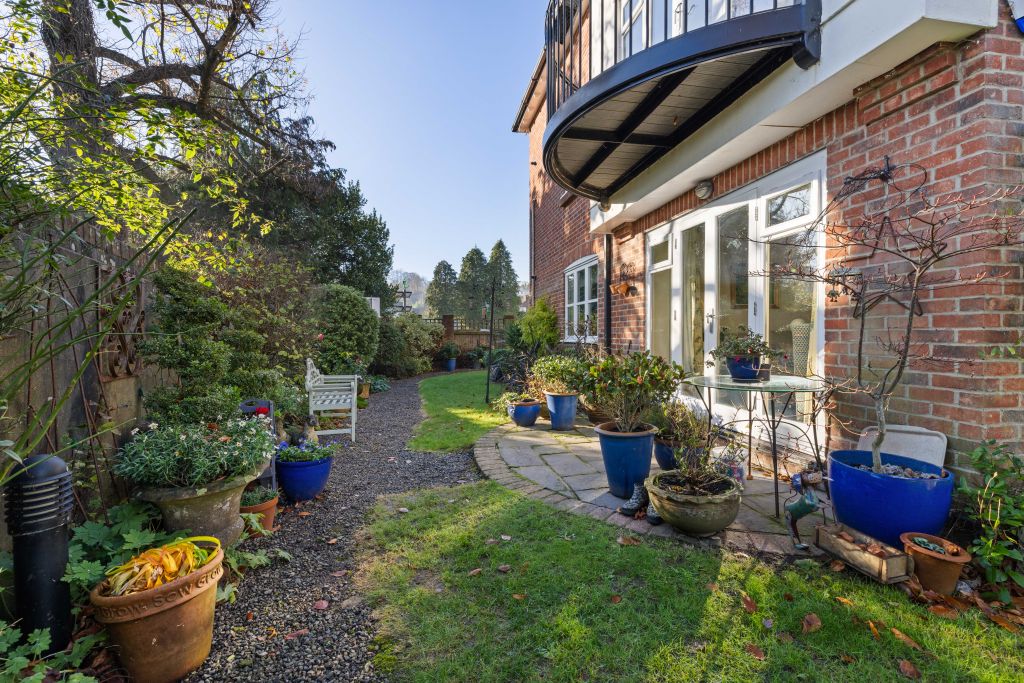 Property photo 2 of 18