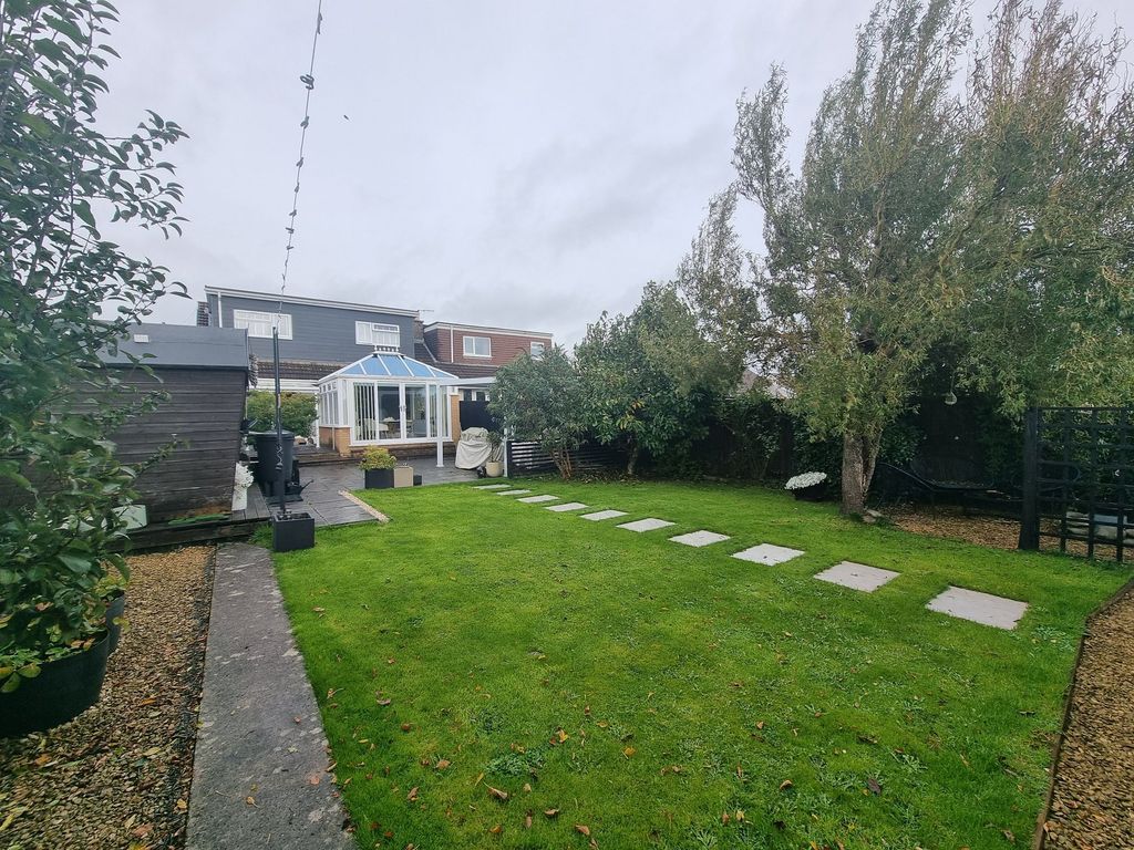 Property photo 2 of 34 Garden