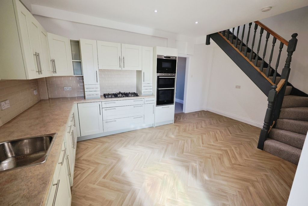 Property photo 3 of 16 Pbox-Img.Jpg