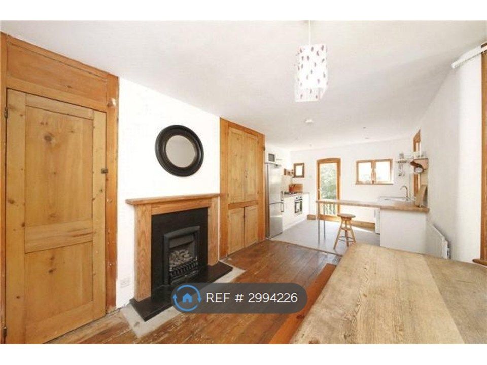 Property photo 2 of 9 Kitchen (Sitting Area)