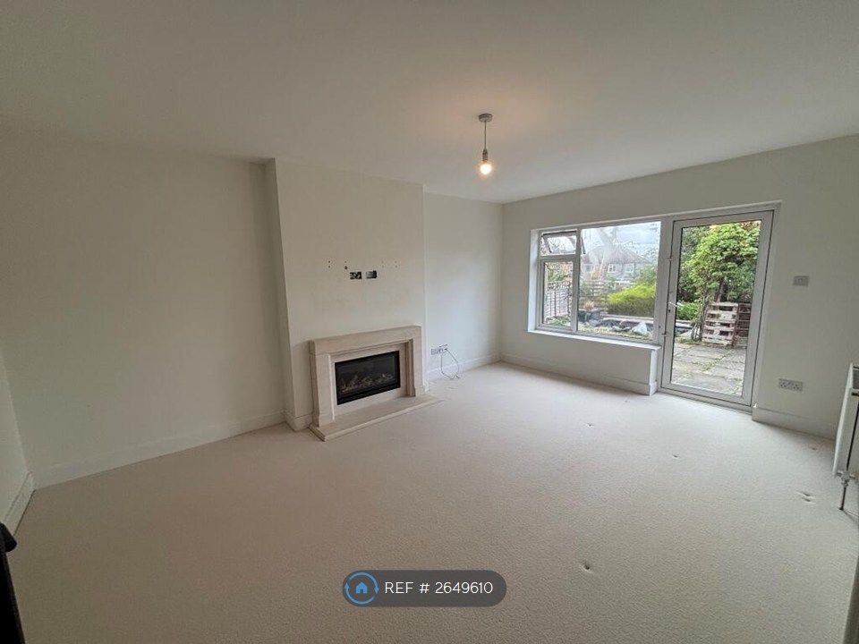 Property photo 3 of 21 Lounge