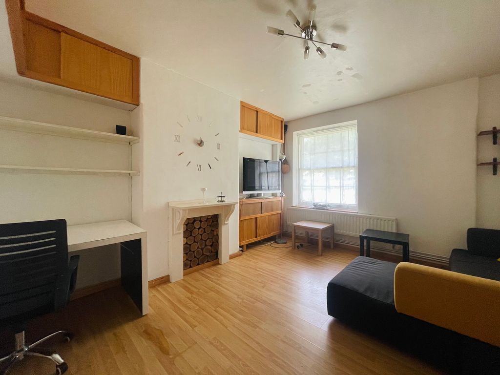 Property photo 1 of 4
