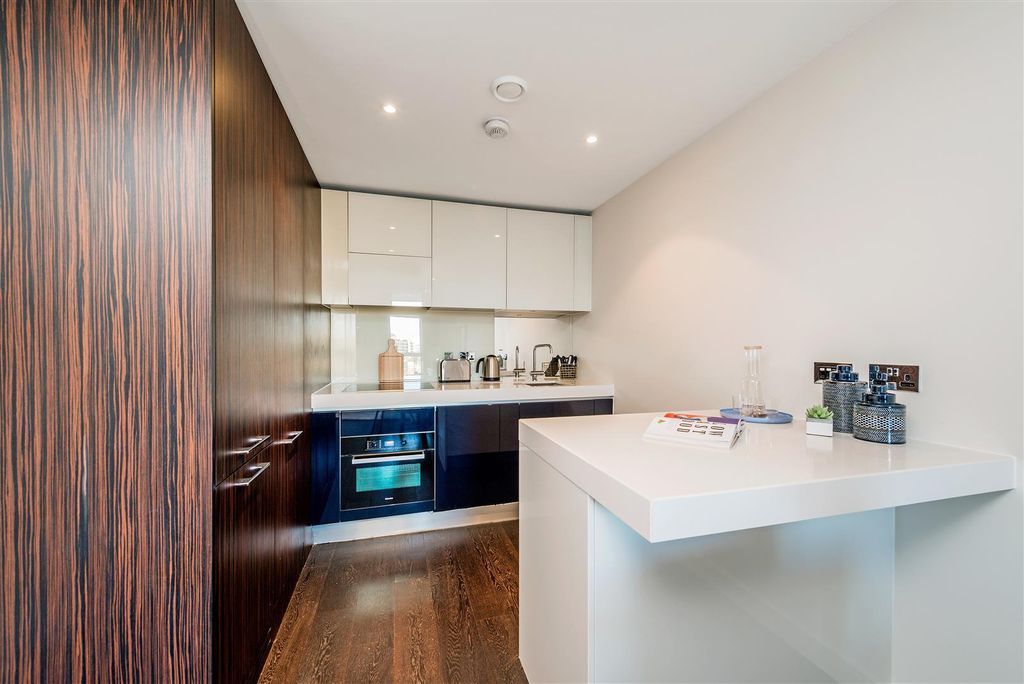 Property photo 2 of 10 Kitchen