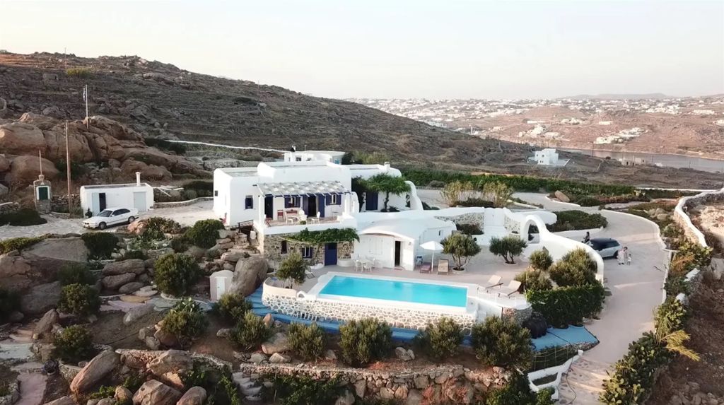 Property photo 1 of 20 Luxurious Furnished 4-Bedrooms' Villa 265 Sq.M. With Infinity Pool And Panoramic Views, In The Best Location Of Mykonos