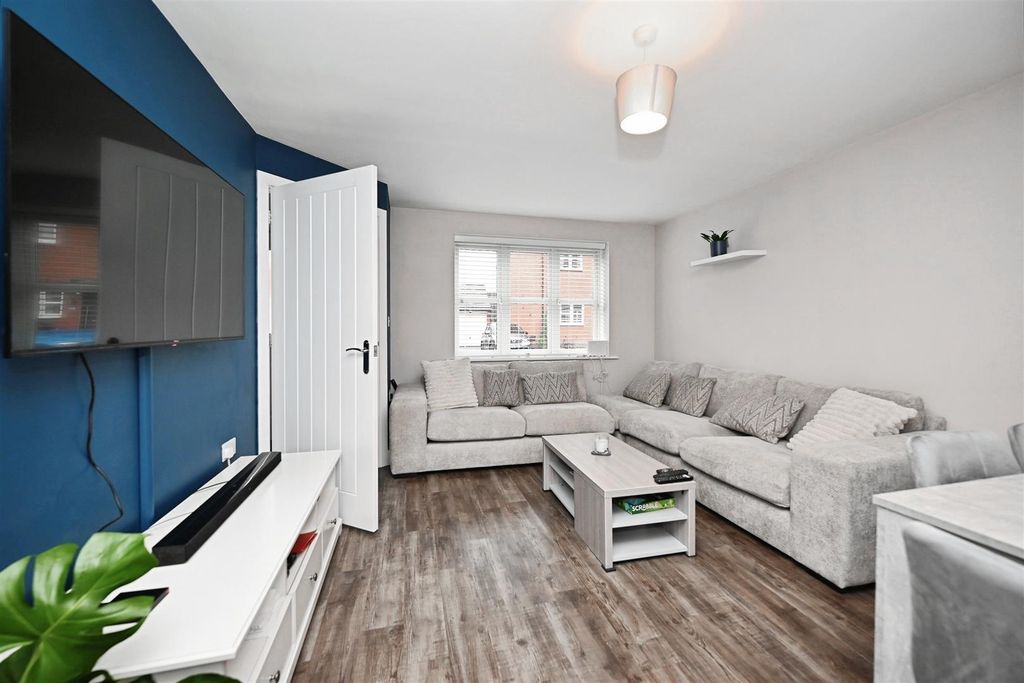 Property photo 2 of 25 Living Room