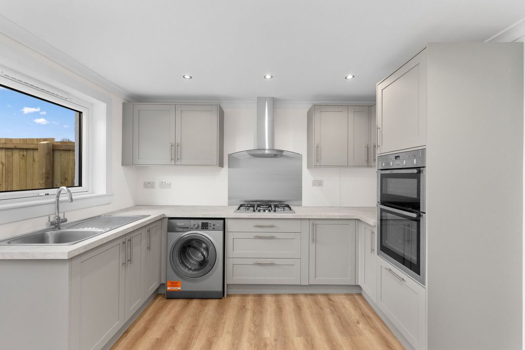 Property photo 3 of 34