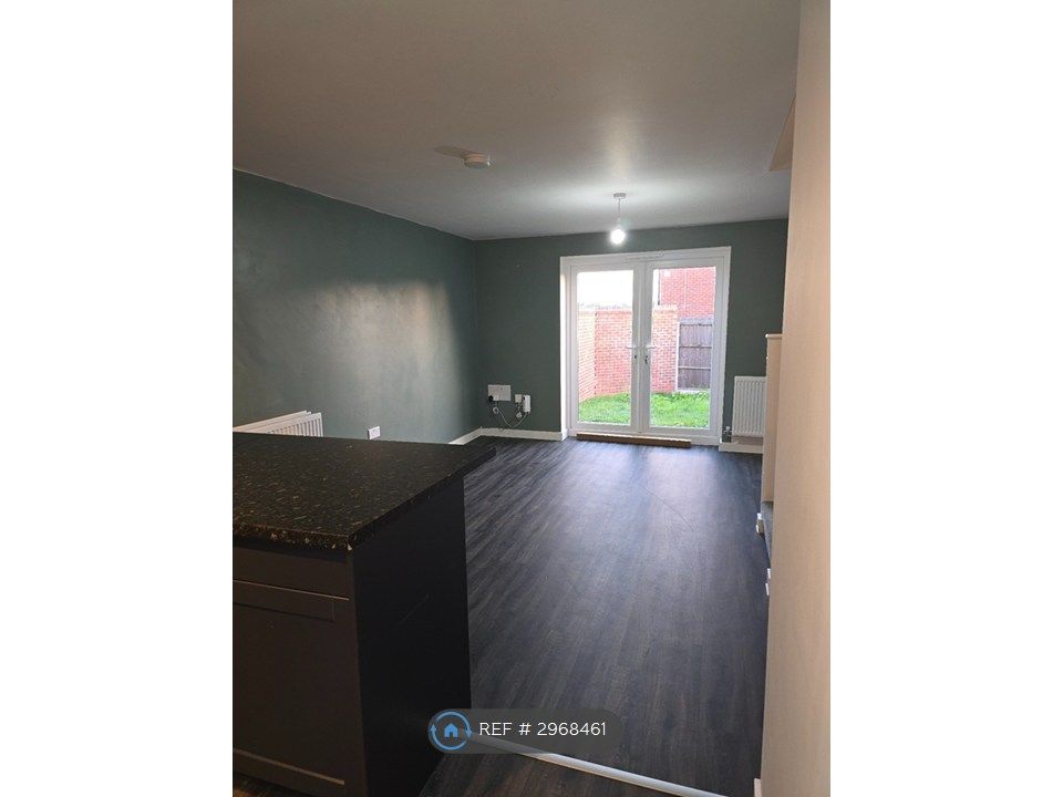 Property photo 2 of 32