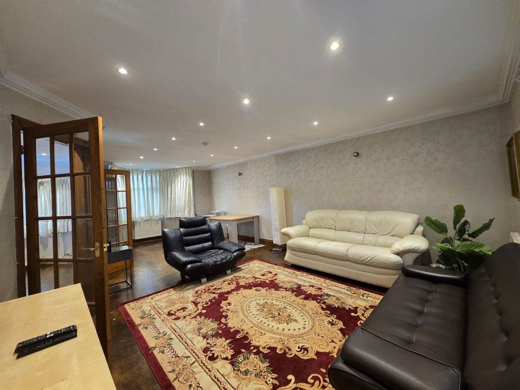 Property photo 2 of 11 Gallery