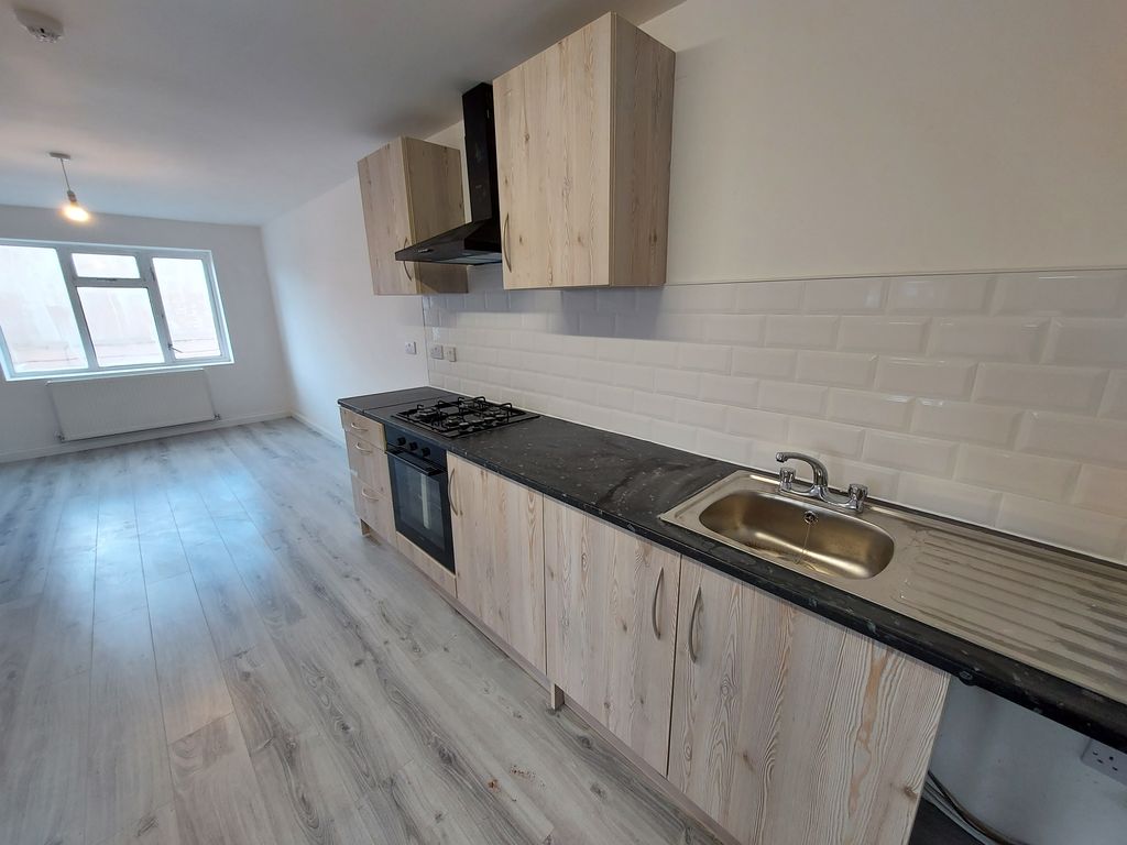 Property photo 2 of 6 Kitchen
