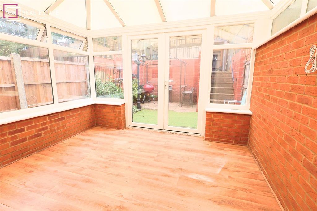 Property photo 2 of 14 Conservatory