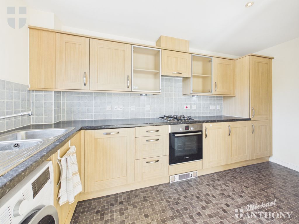 Property photo 3 of 8 Cam03852G0-Pr0809-Still003
