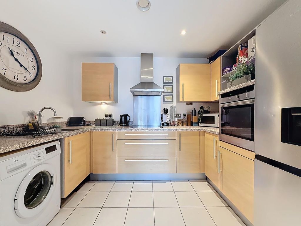 Property photo 1 of 17 Kitchen