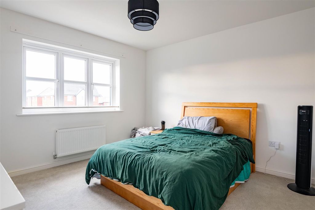 Property photo 3 of 14 Master Bedroom