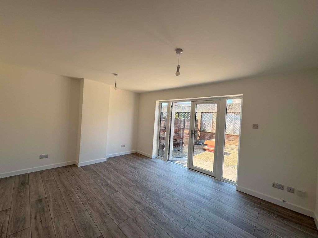 Property photo 1 of 7 Flat 2 (8).Jpg