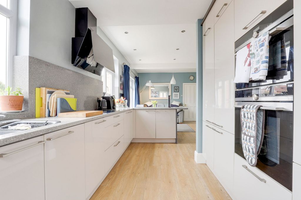 Property photo 3 of 30