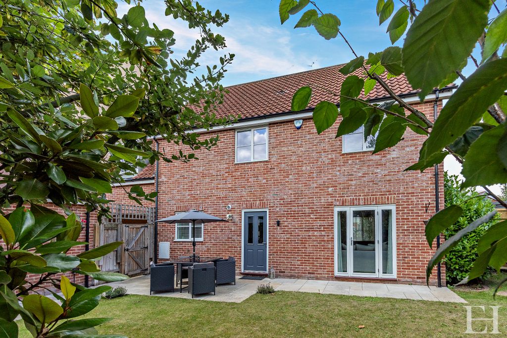 Property photo 2 of 27 8659646-Exteriorwm02-800