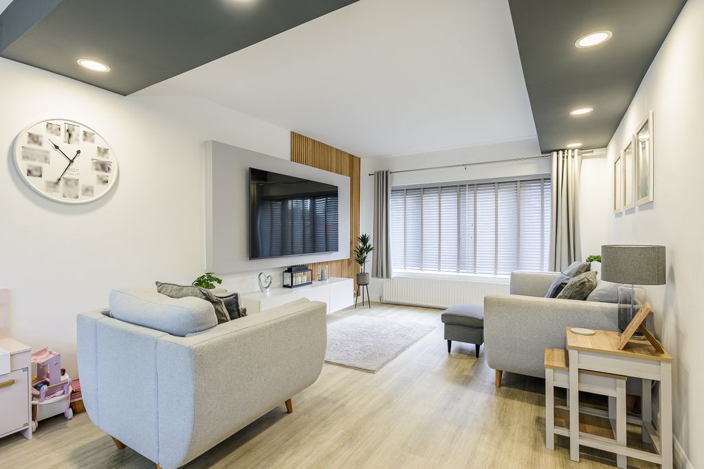 Property photo 3 of 29 Lounge