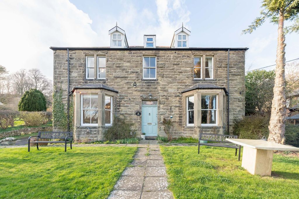 Property photo 1 of 73