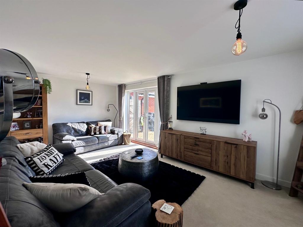 Property photo 2 of 24