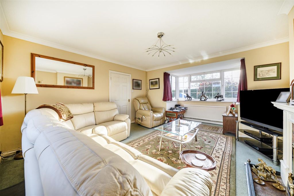 Property photo 2 of 23 Sitting Room