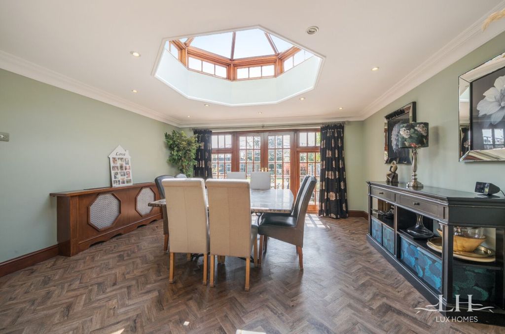 Property photo 3 of 21