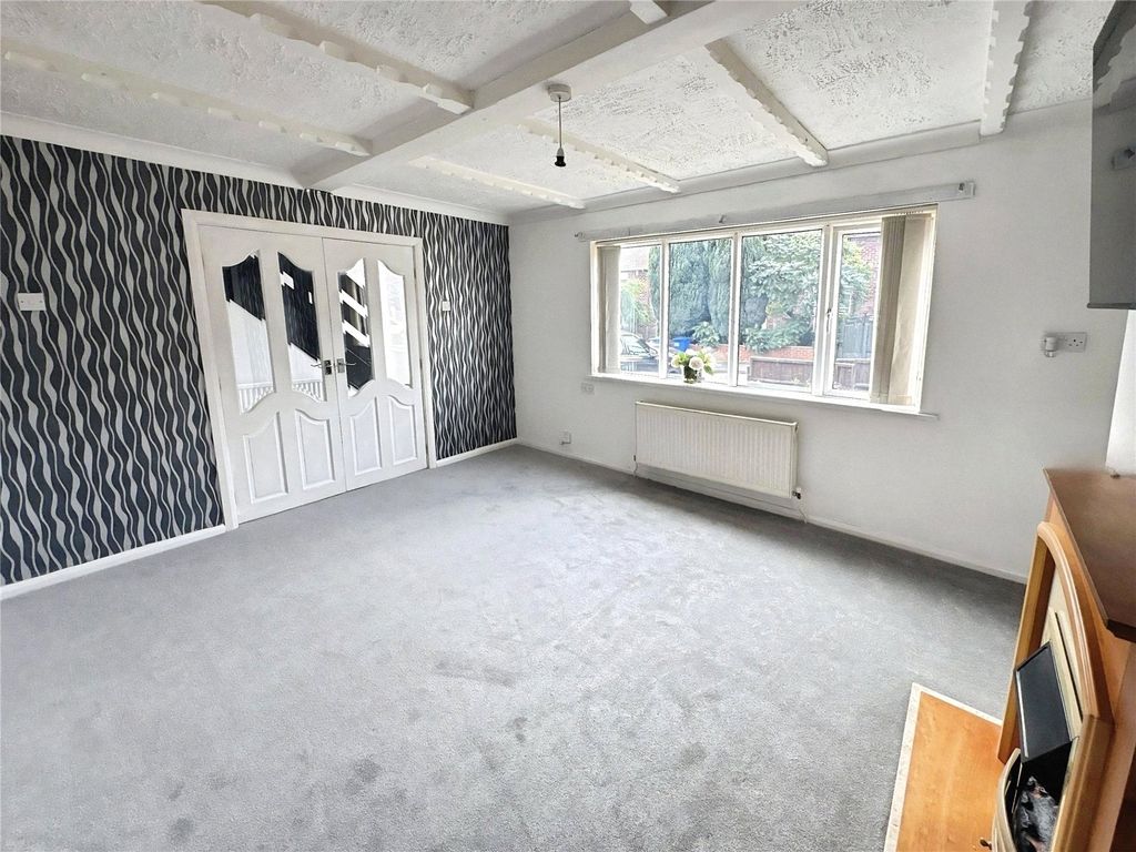 Property photo 3 of 12 Lounge