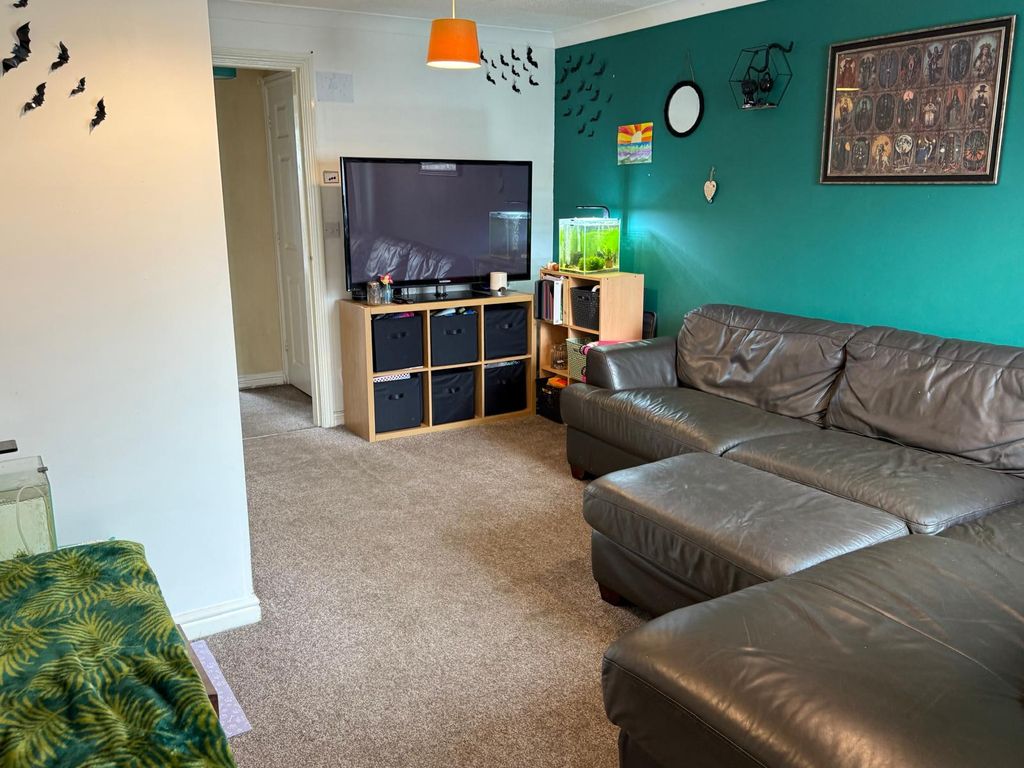 Property photo 2 of 13 Lounge