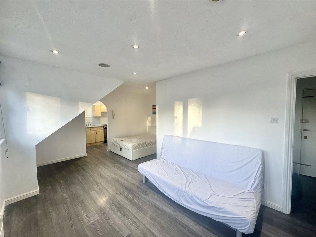 Property photo 3 of 9 Picture No. 13