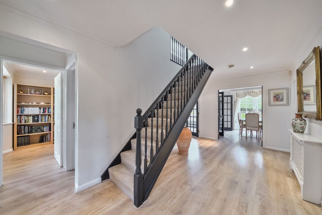 Property photo 2 of 24 25-6813Ba069Ceb8-...