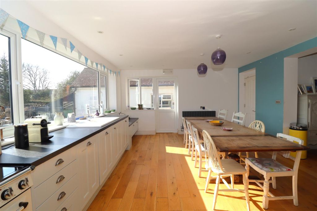 Property photo 3 of 22