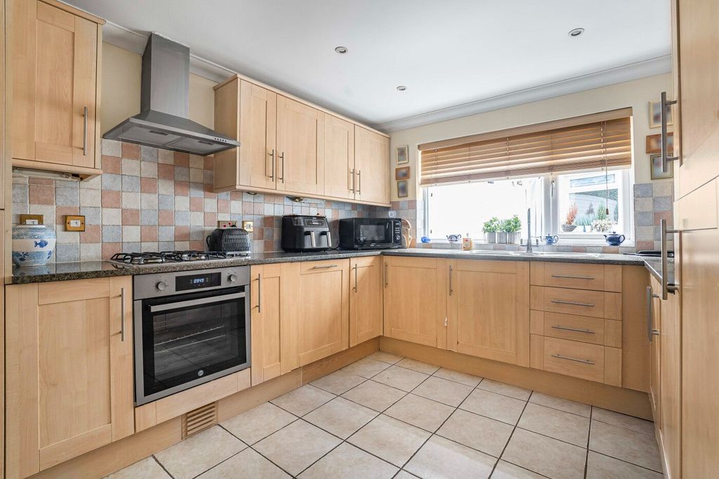 Property photo 2 of 16