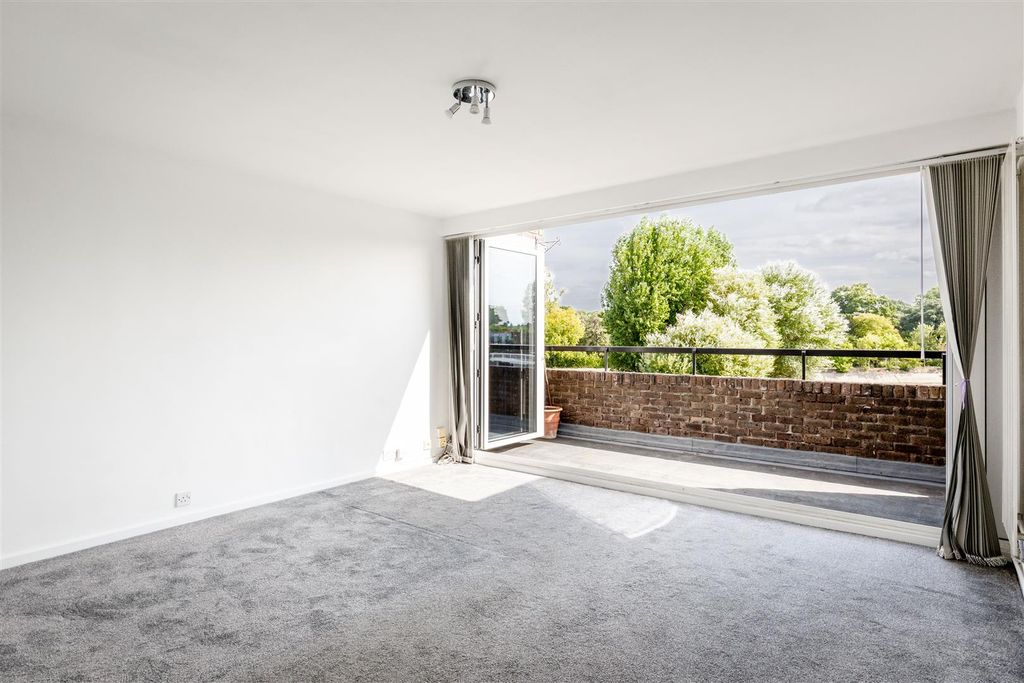 Property photo 2 of 13 14 Marcus Court-9.Jpg