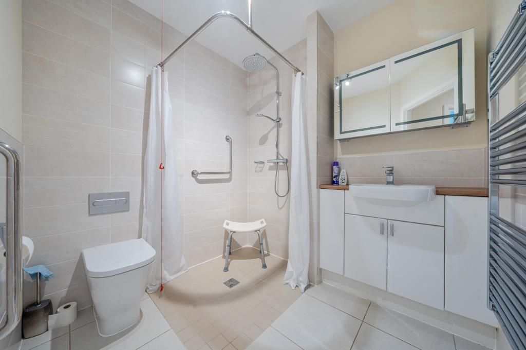 Property photo 2 of 20 Shower Room
