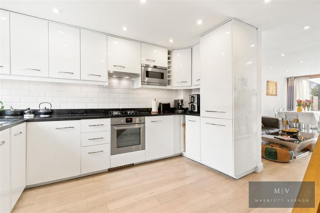 Property photo 2 of 20 Alpine Close 18 MV-18.Jpg