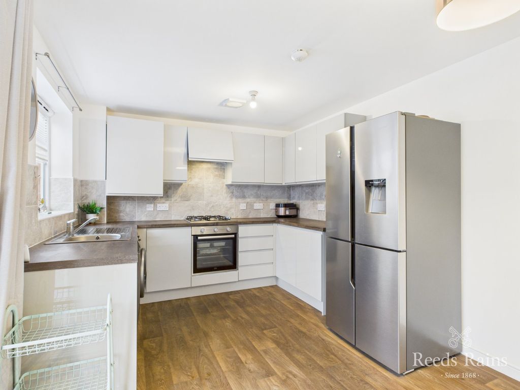 Property photo 3 of 18 Dining Kitchen
