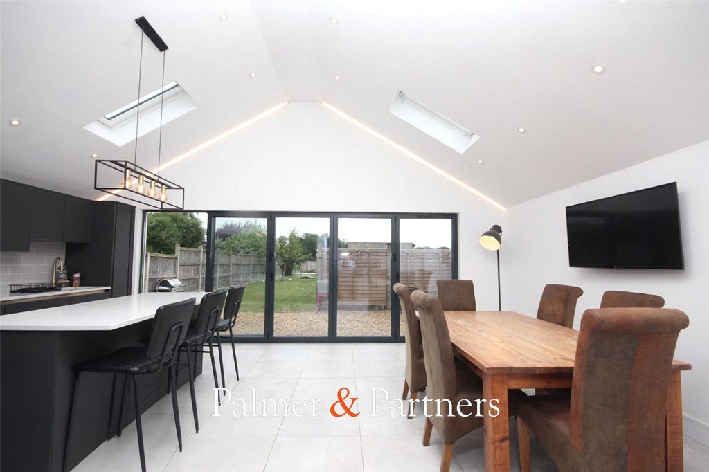 Property photo 2 of 13 Picture No. 15