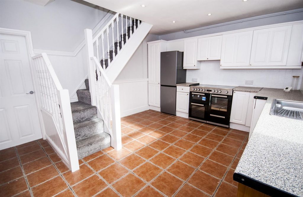 Property photo 2 of 11 Kitchen Diner