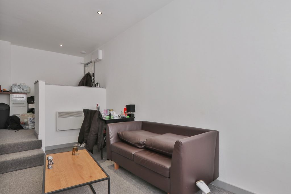 Property photo 3 of 6 2270608