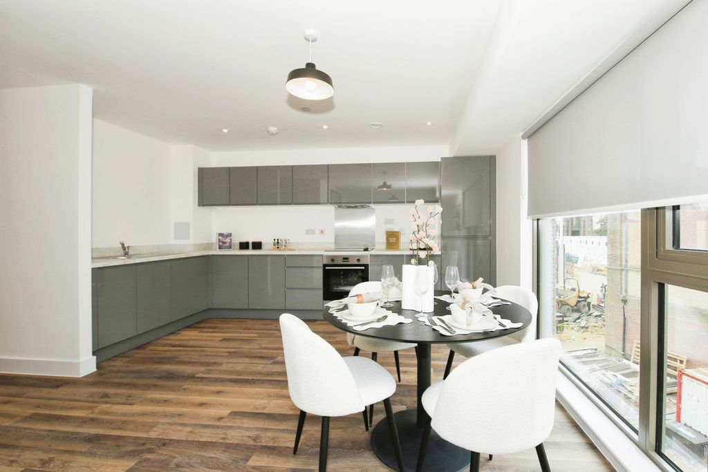 Property photo 2 of 10 Dining Room